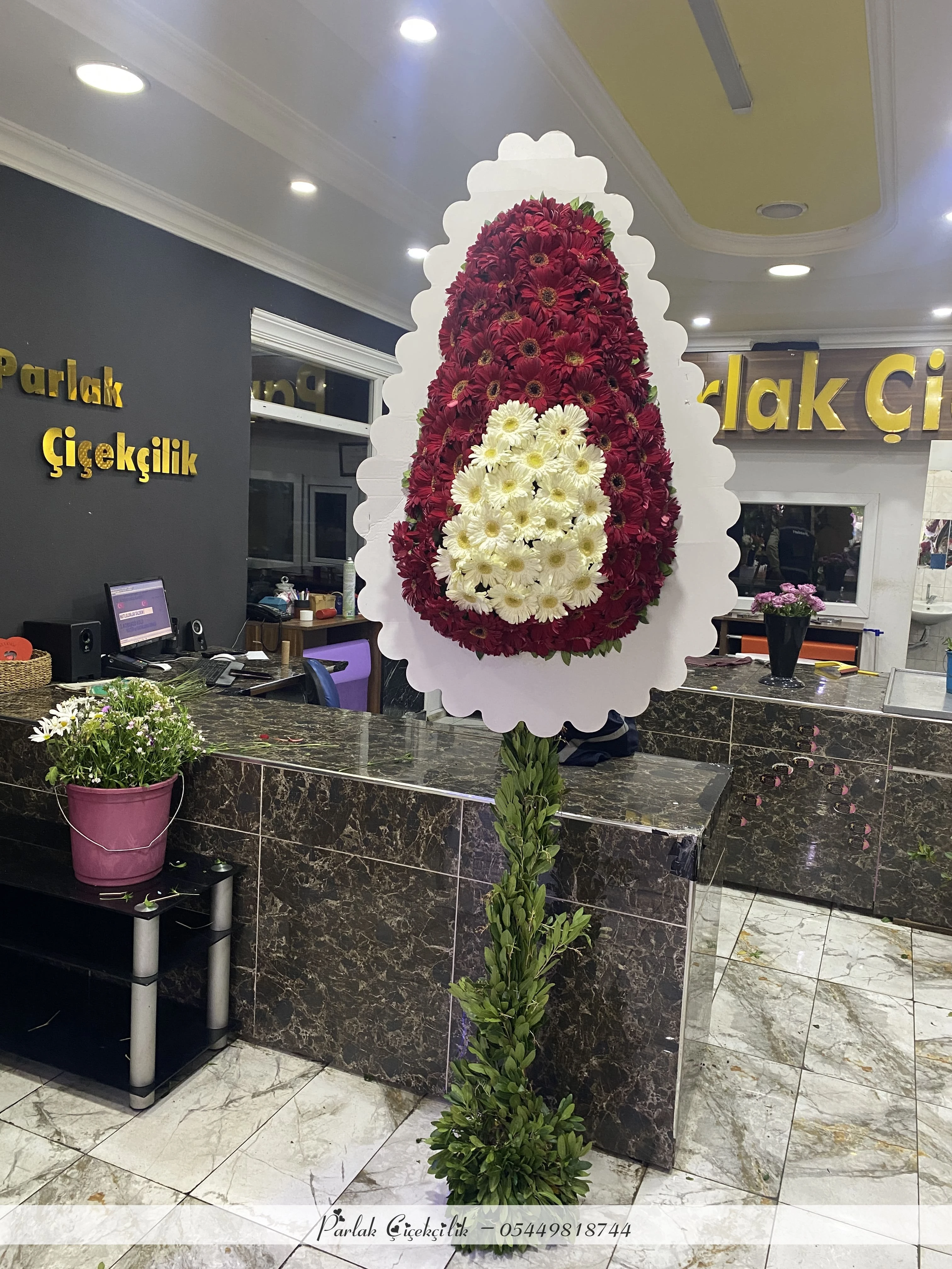 Beyaz Kırmızı Gerbera Açılış ve Düğün Çelengi