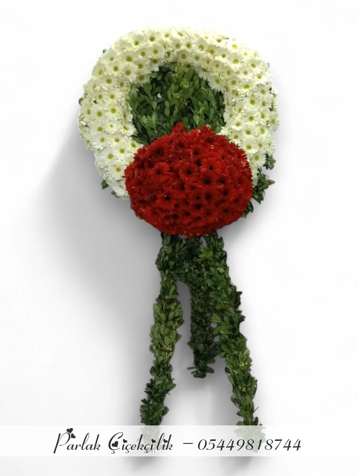 Beyaz Ve Kırmızı Çiçeklerle Hazırlanmış Cenaze Çelengi