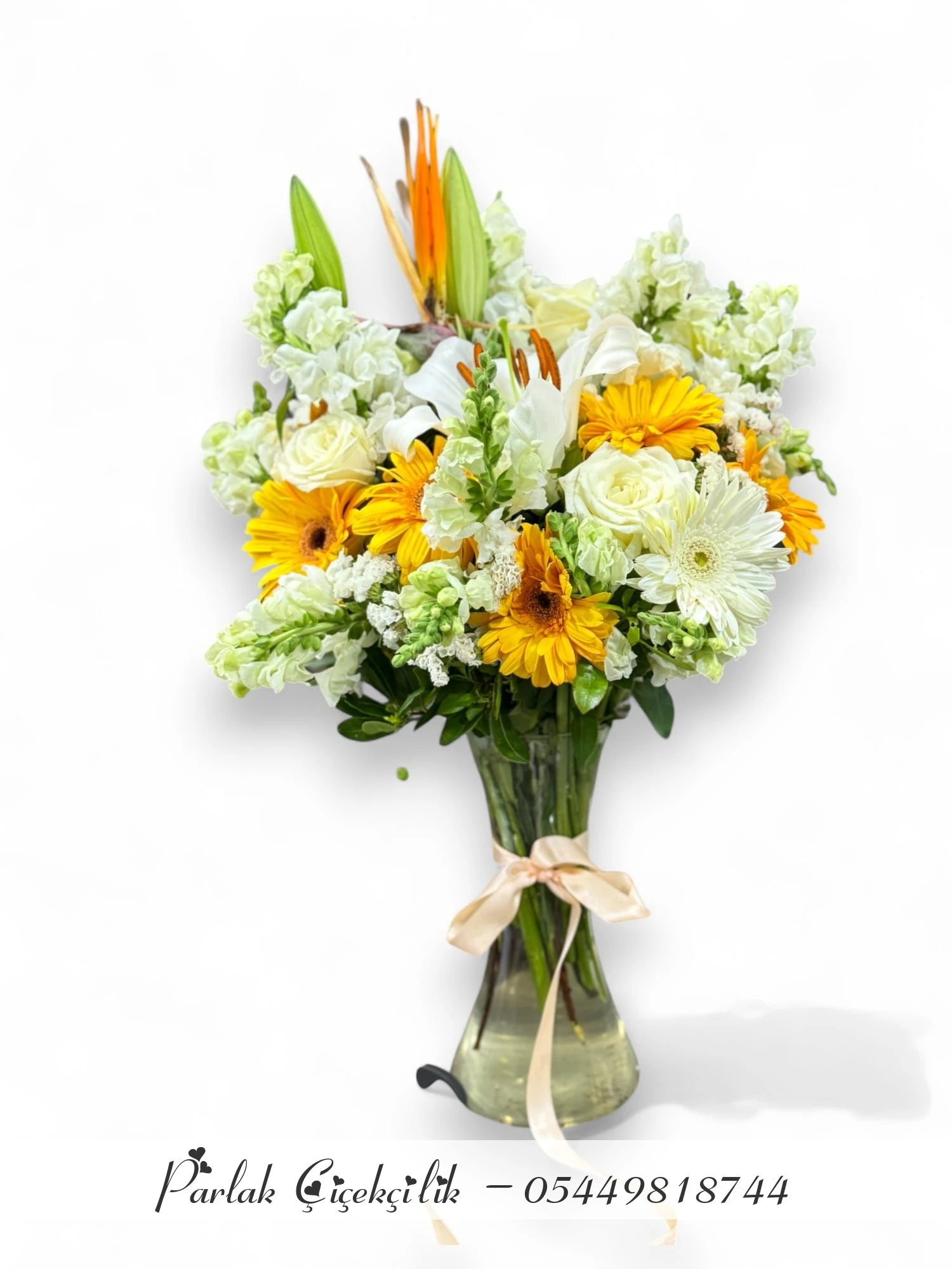 Işıltılı Beyaz Ve Sarı Çiçek Aranjmanı