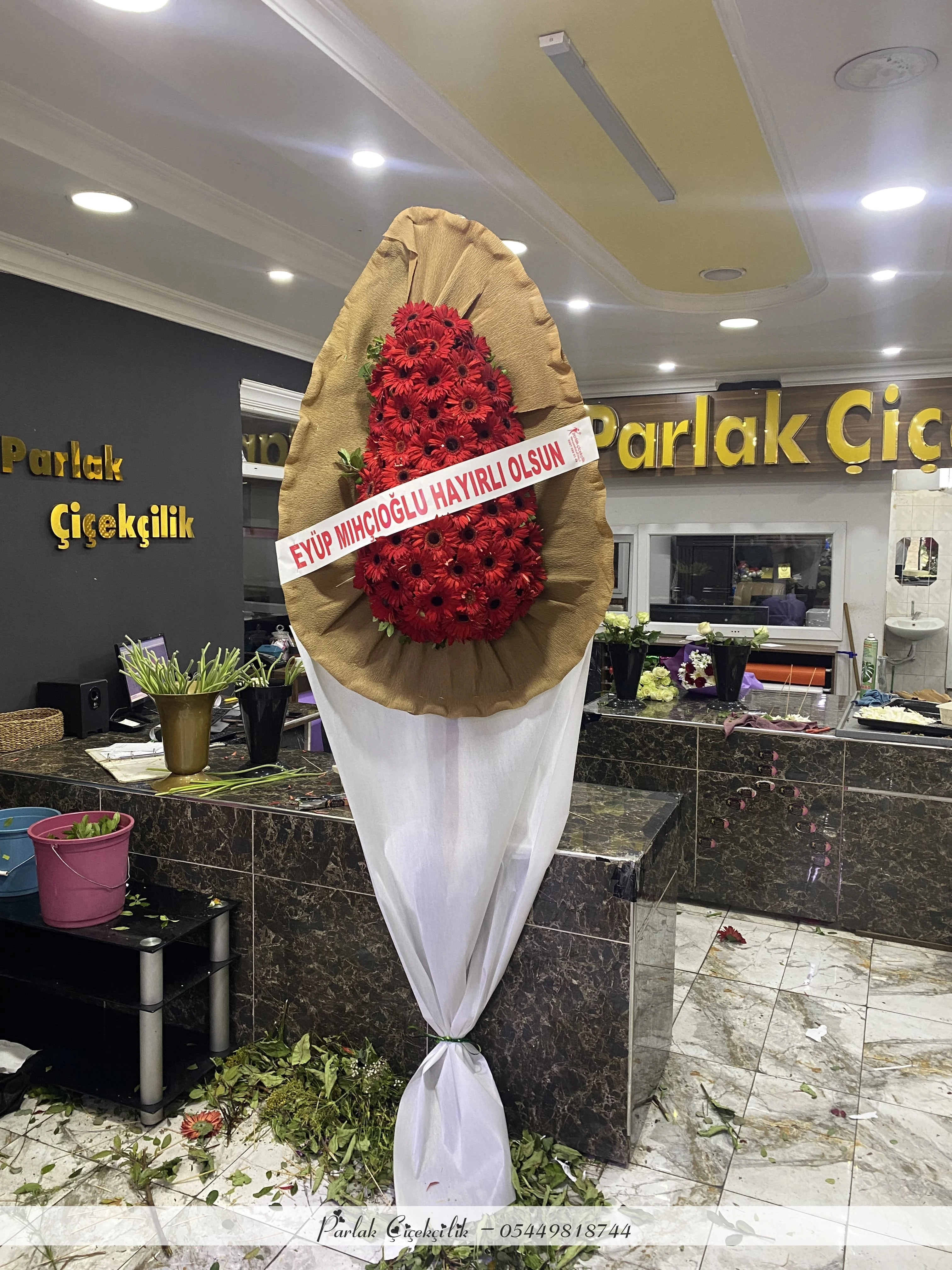 Kraft Fonlu Kırmızı Gerberalı Açılış ve Düğün Çelengi