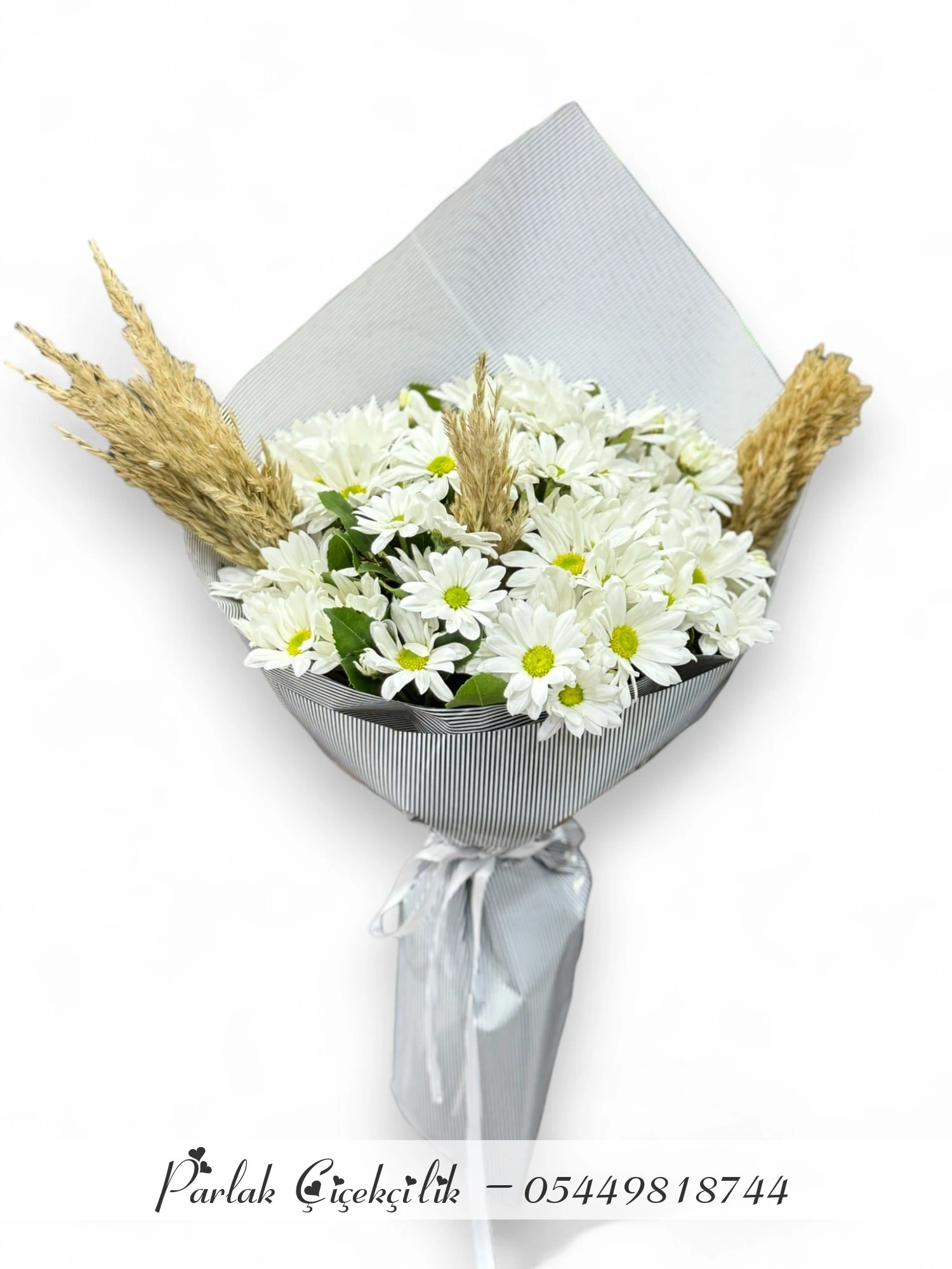 Pampas Detaylı Beyaz Papatya Buketi