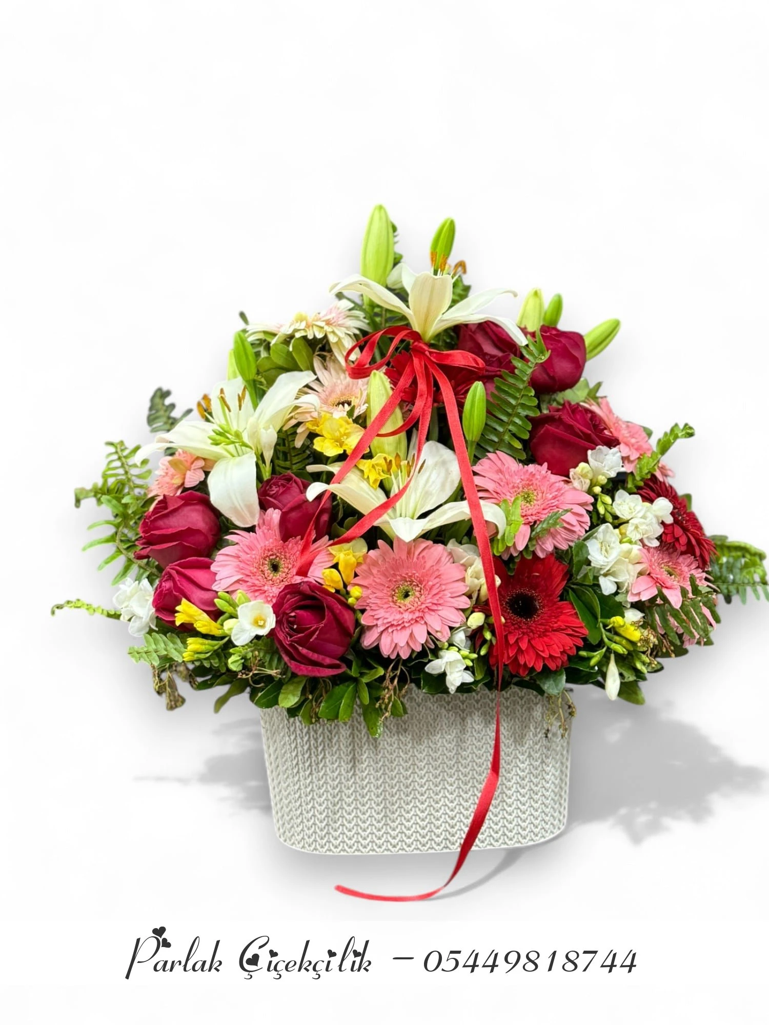 Seramik Saksıda Lilyum Ve Karışık Çiçekli Masa Aranjmanı