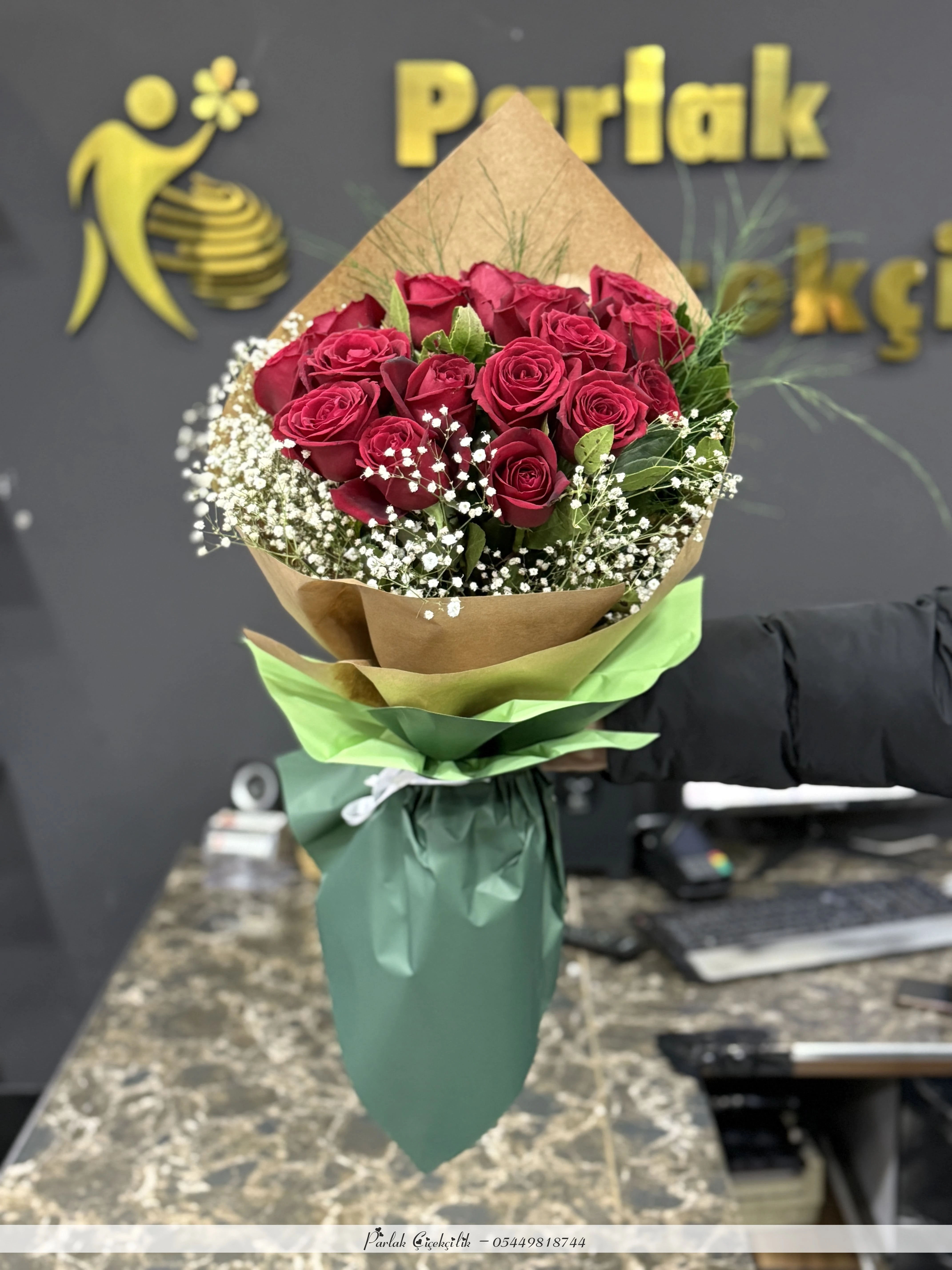 Aşkın Doğal Sesi Kırmızı Gül Ve Cipso Buketi