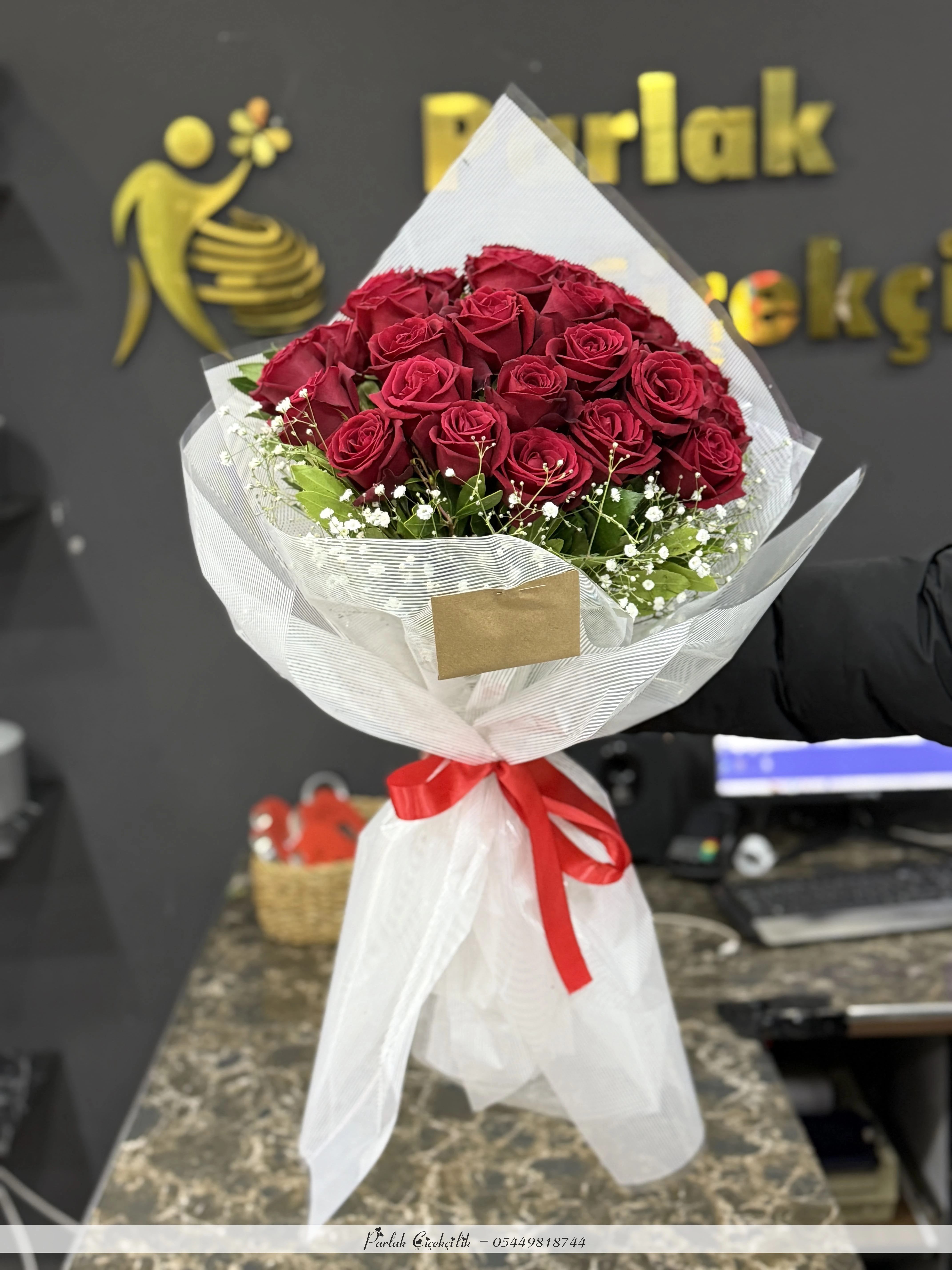 Aşkın En Saf Haliyle Kırmızı Güller Buketi