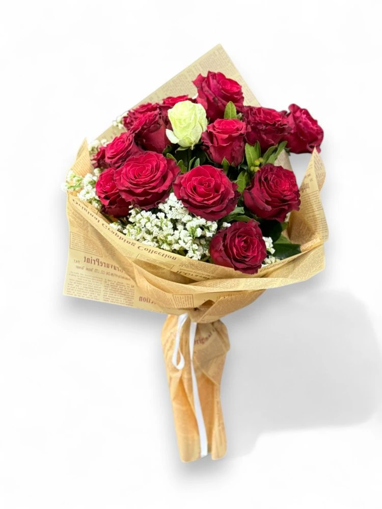 Beyazla Taçlanan Kırmızı Gül Buketi