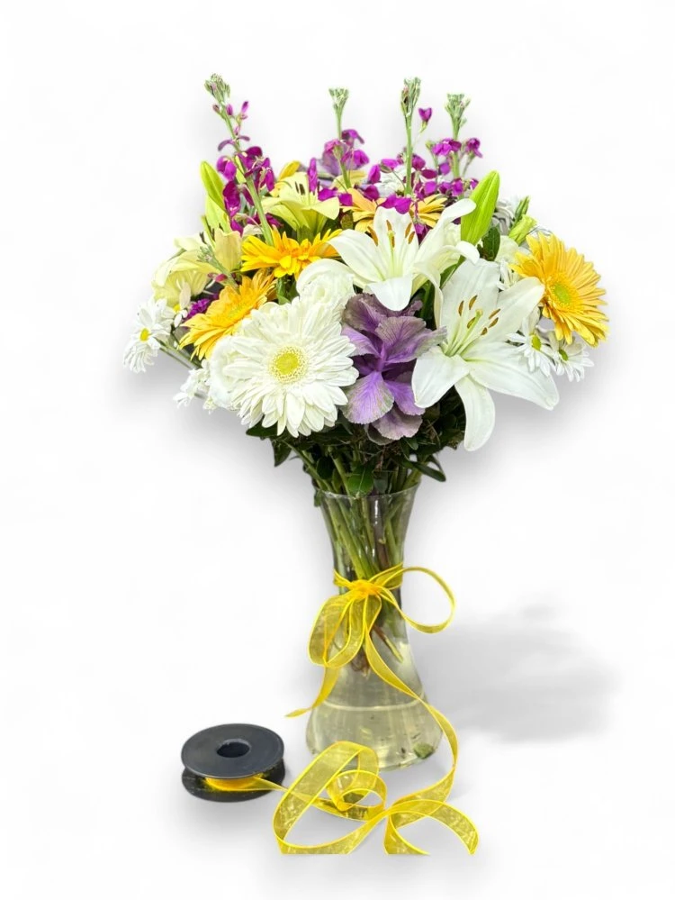 Cam Vazoda Lilyum ve Karışık Mevsim Çiçekleri Aranjmanı