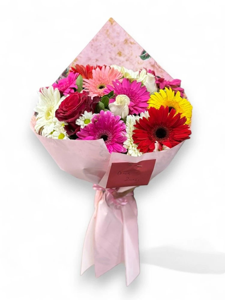 Canlı Renklerle Baharın Neşesi Gerbera Buketi