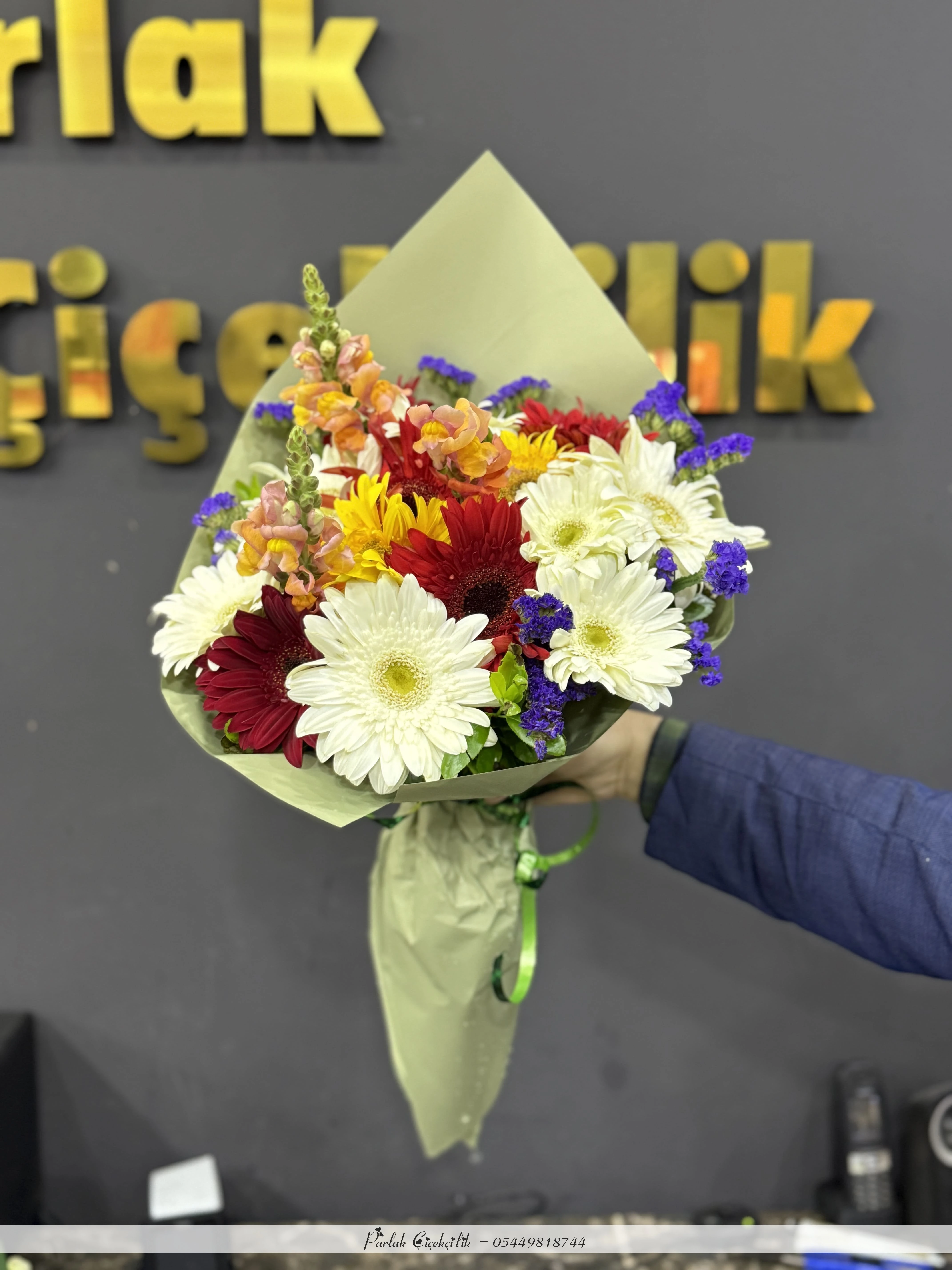 Canlı Renklerle Dolu Gerbera Buketi