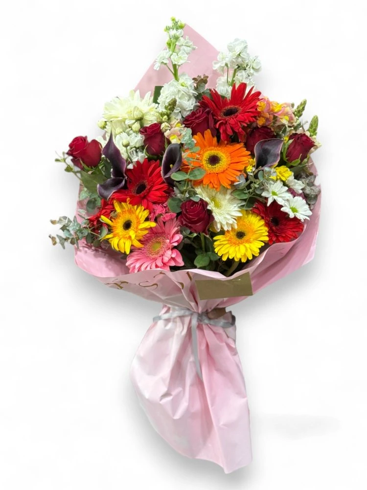 Canlı Renklerle Hazırlanmış Karışık Çiçek Buketi