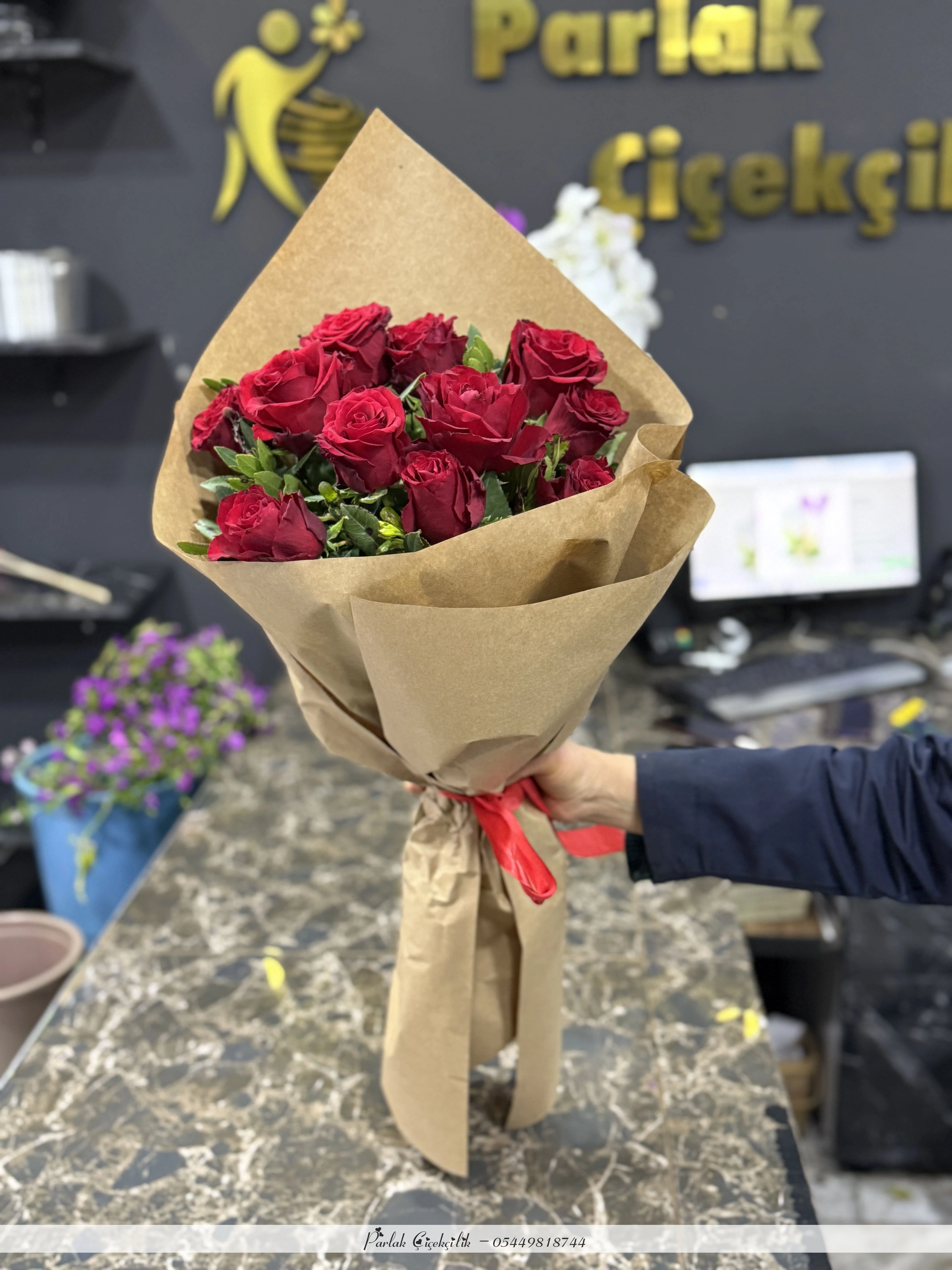 Doğallığın Zarafeti Kırmızı Gül Buketi