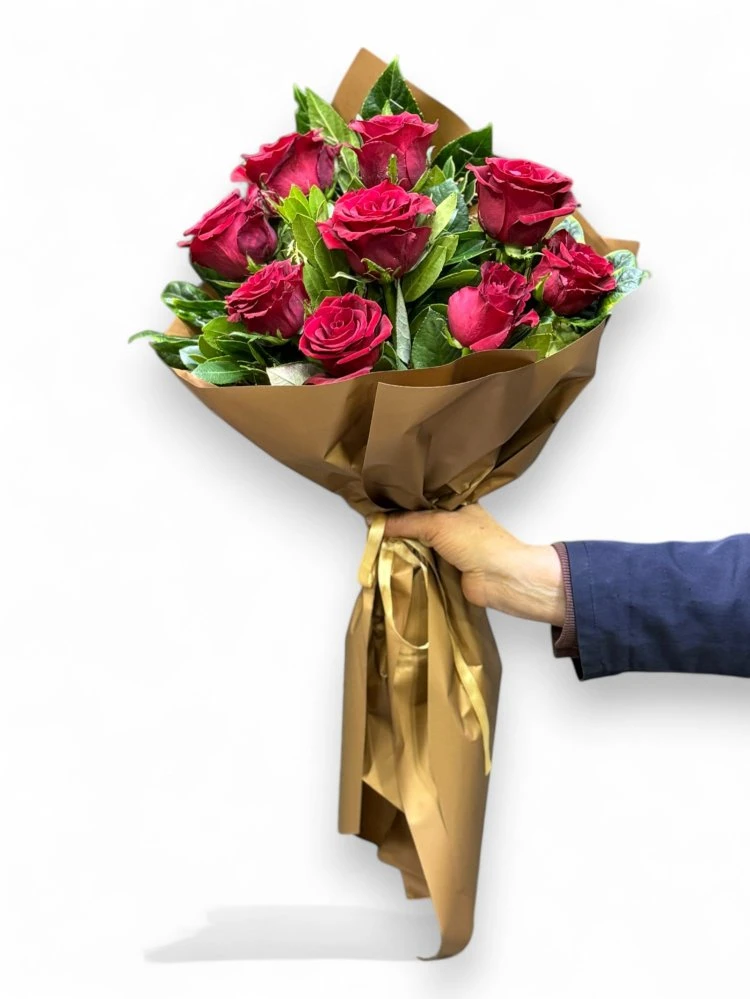 Gold Ambalajda 11 Kırmızı Gül Buketi