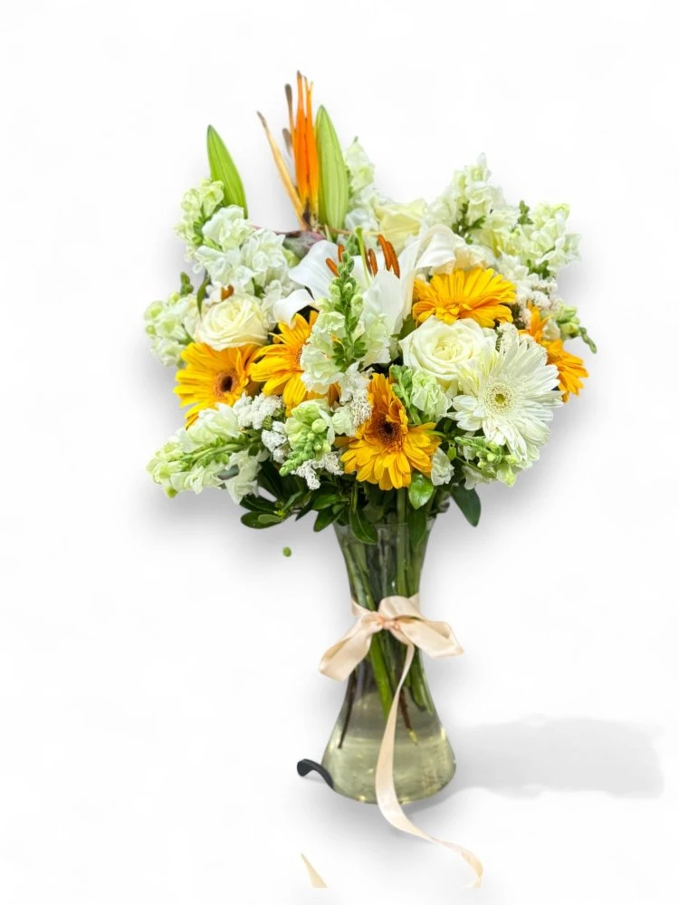 Işıltılı Beyaz ve Sarı Çiçek Aranjmanı