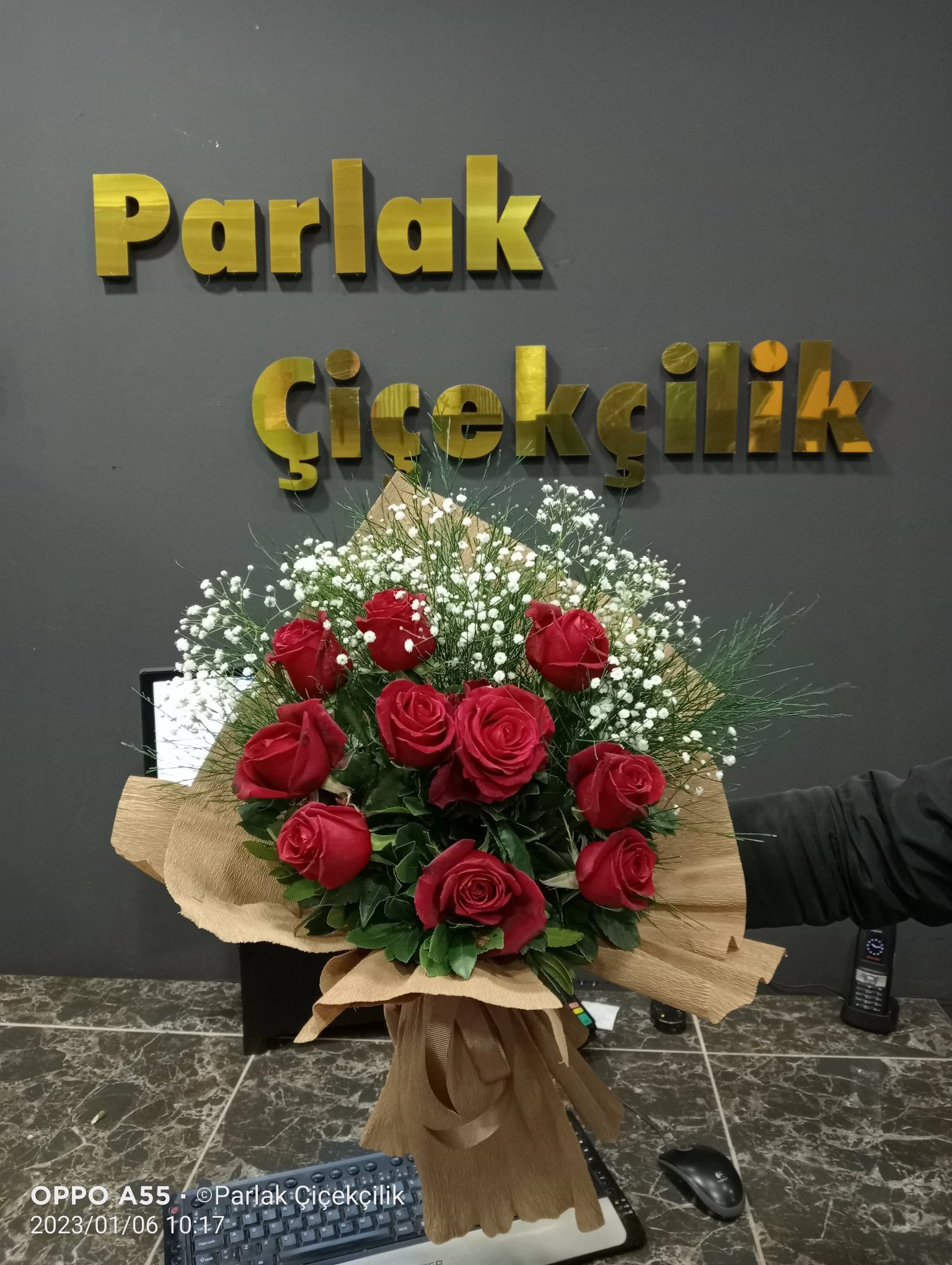 İthal 11 Kırmızı Gül Buketi