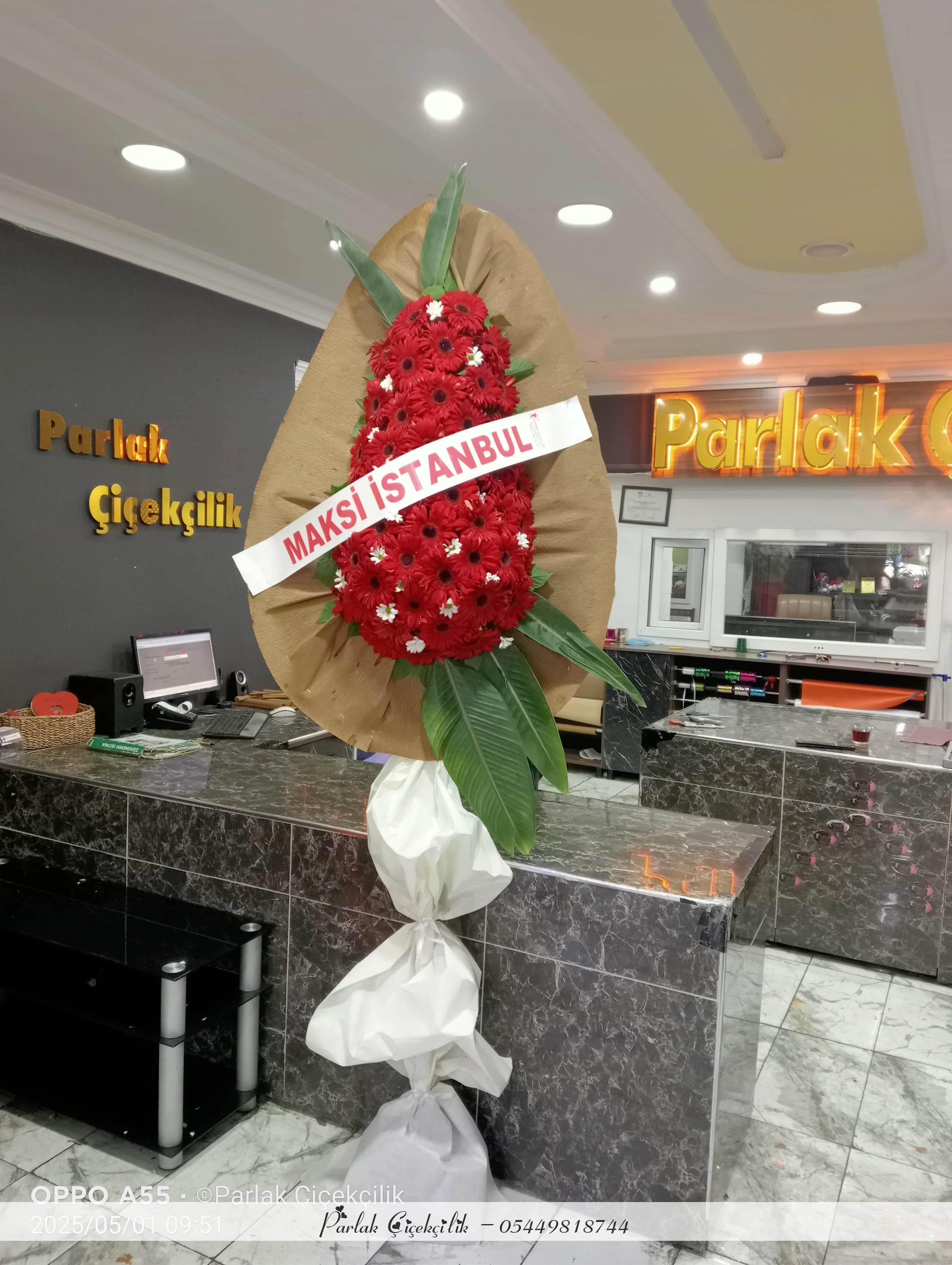 Kırmızı Gerbera Ile Gösterişli Açılış Ve Düğün Çelengi