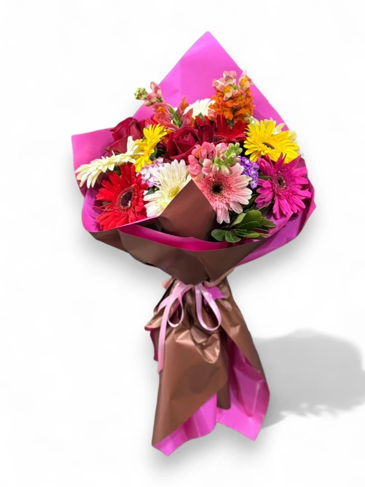 Pembe Ambalajda Renkli Gerbera Ve Mevsim Buketi