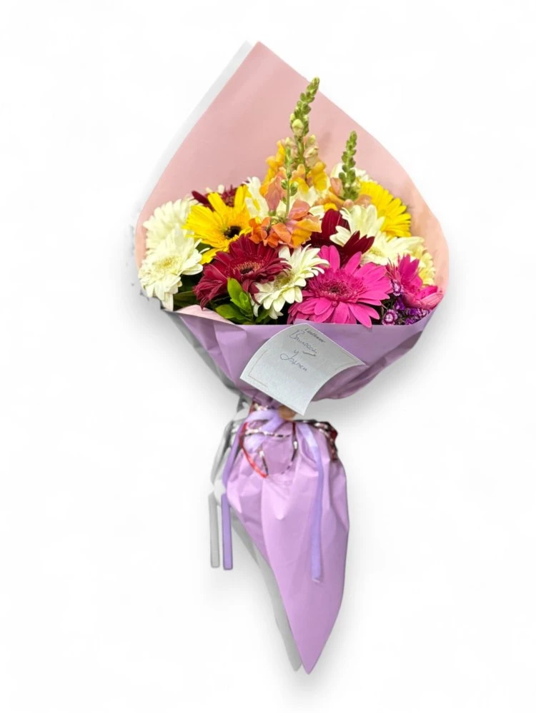 Rengarenk Gerbera Buketiyle Neşe Dolu Bir Sürpriz