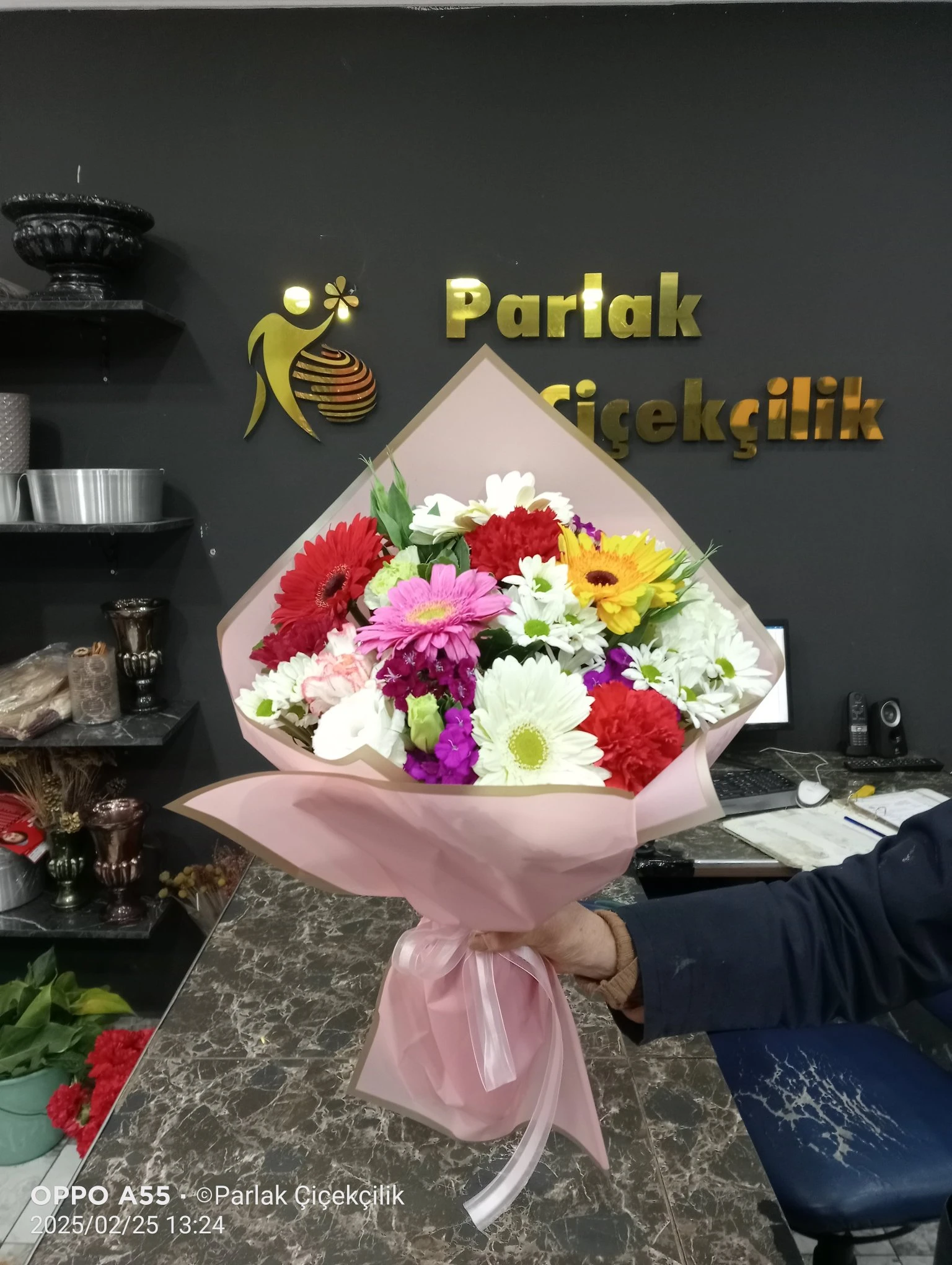 Renkli Mevsim çiçeklerinden Çiçek Buketi