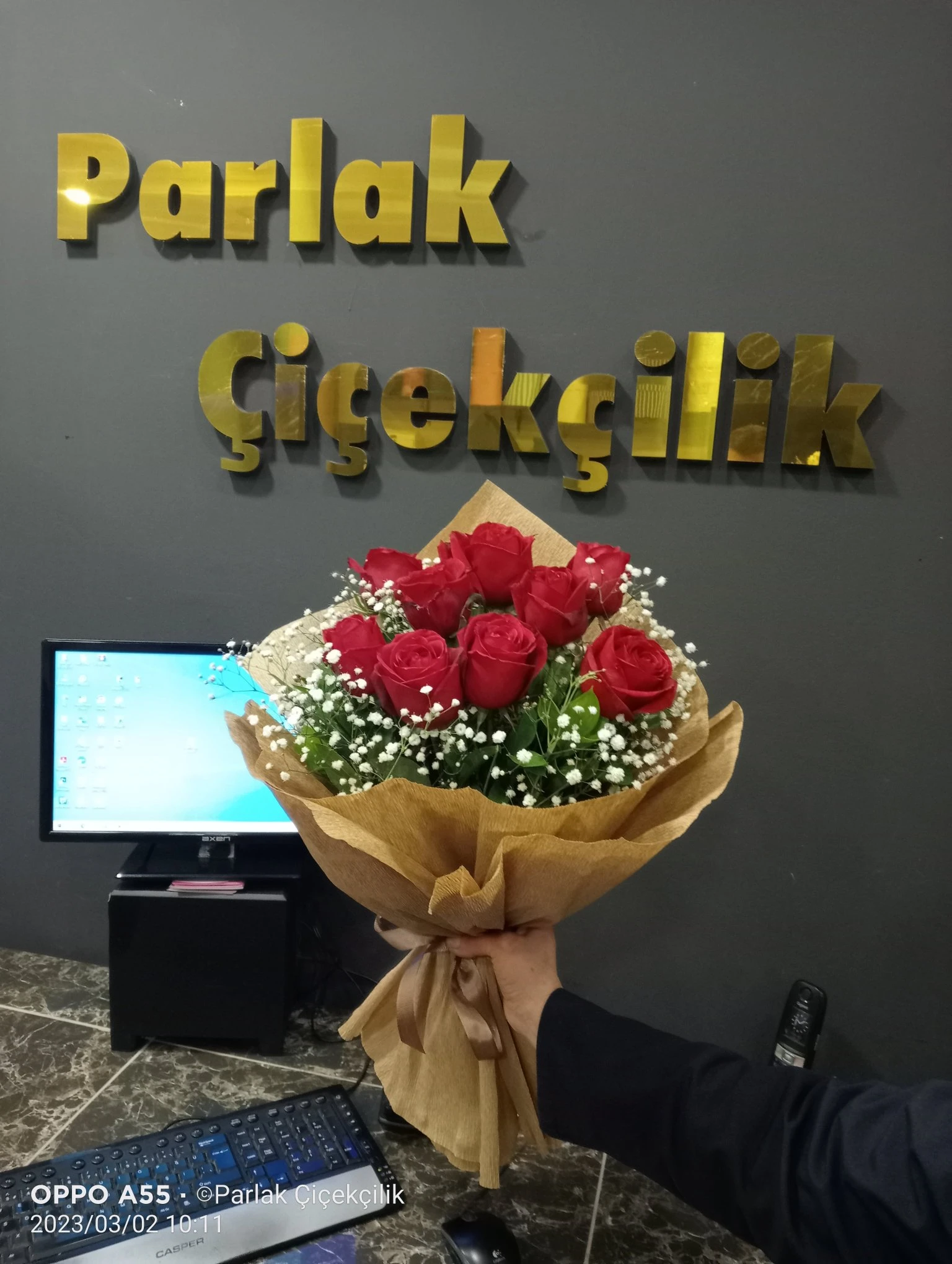 Şık 9 Kırmızı Gül Buketi