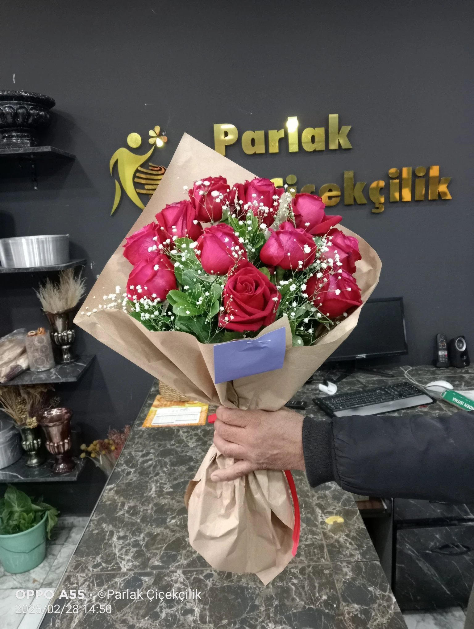 Şık İthal 11 Kırmızı Gül Buketi