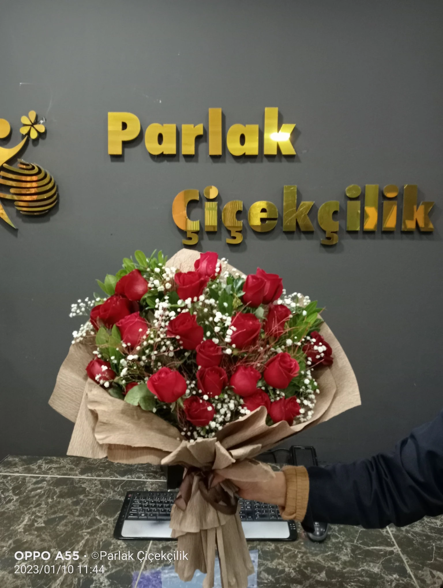 Şık İthal 21 Kırmızı Gül Buketi