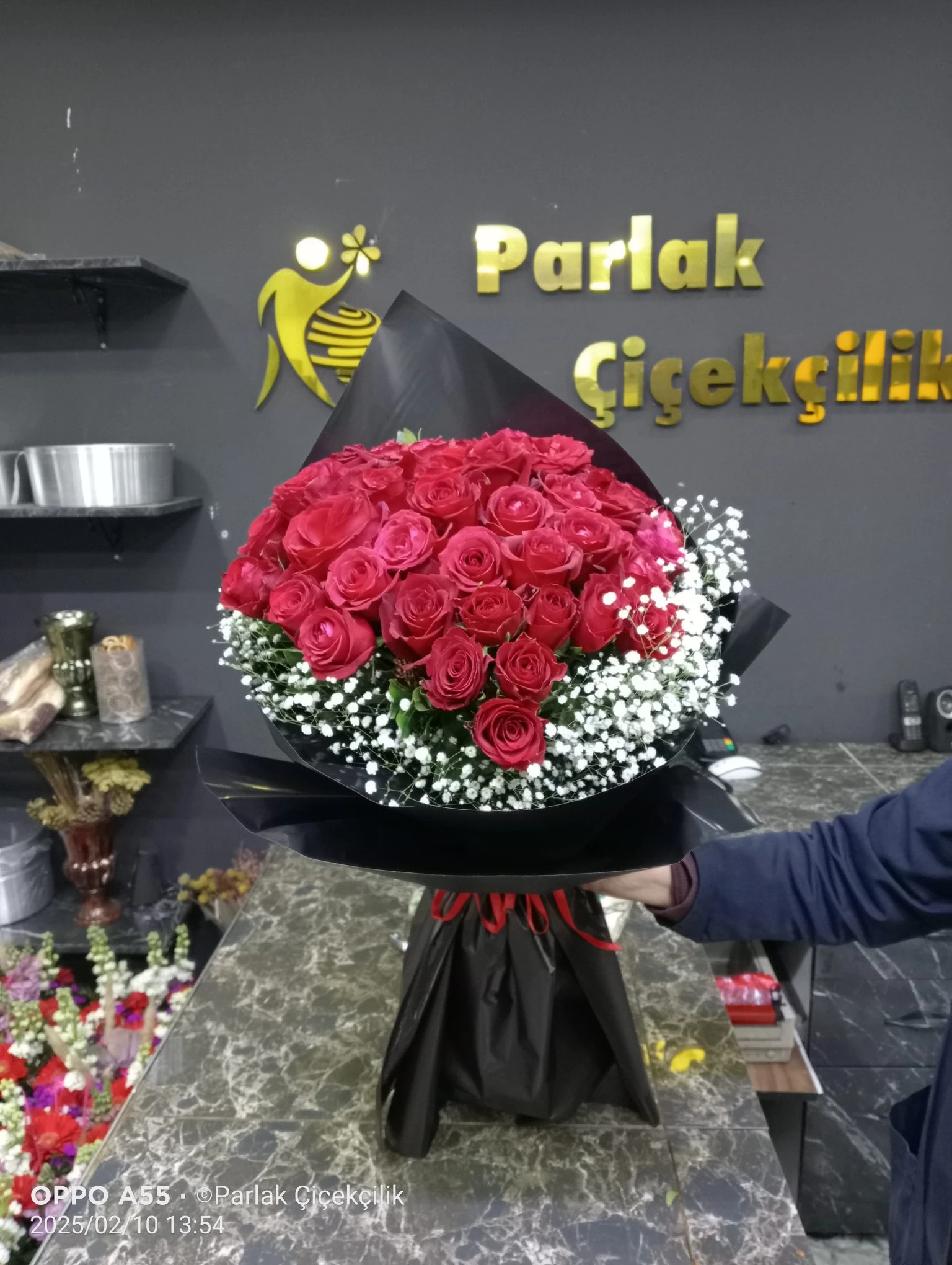 Şık İthal Büyük 61 Kırmızı Gül Buketi