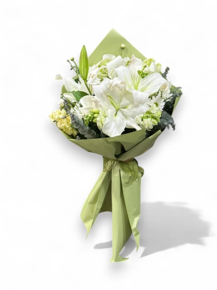 Zarif Beyaz Lilyum Buketiyle Saflık Ve Huzur